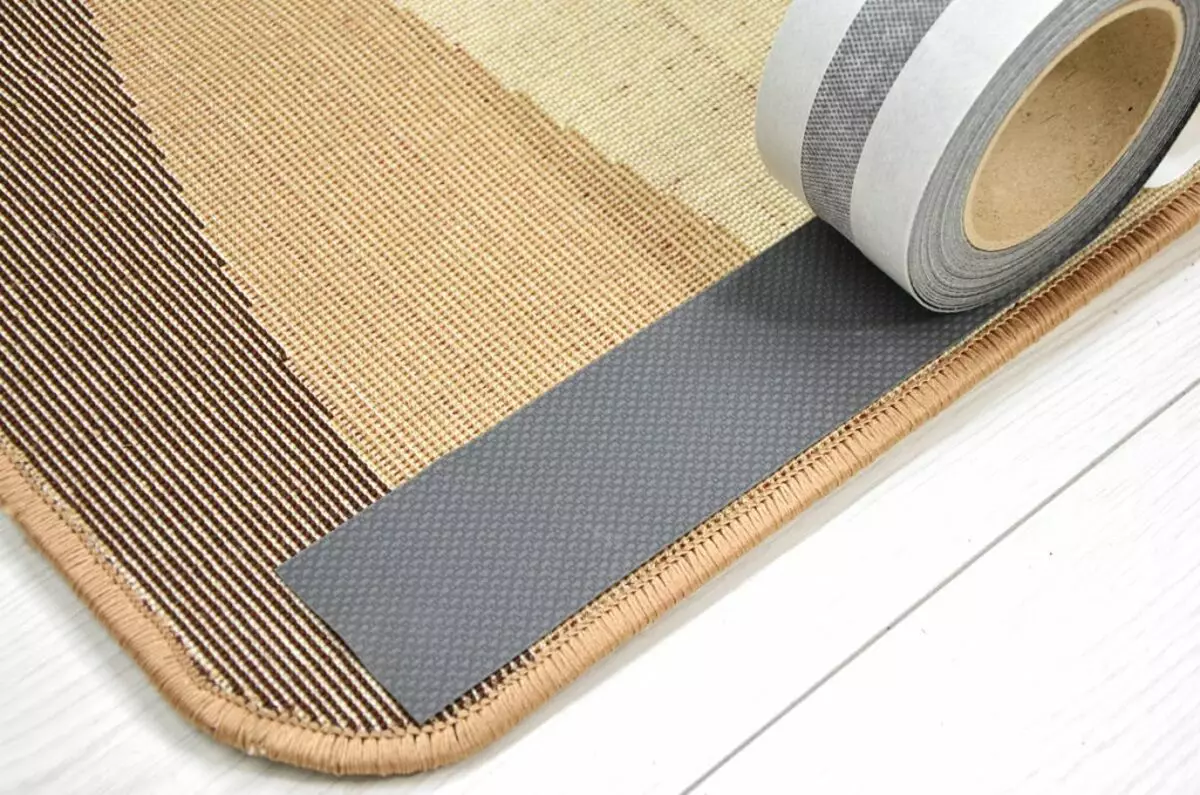 Hur man fixar anti-slip-nätet på mattan