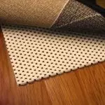 Hvordan velge et glideskive underlag under teppet (typer materialer)