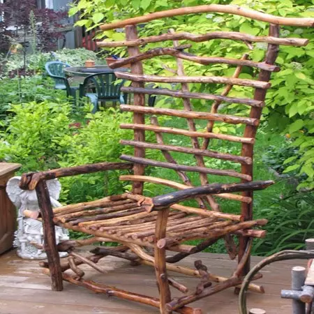 Perabot taman dari kayu, cawangan, rami dan corasi (25 foto)