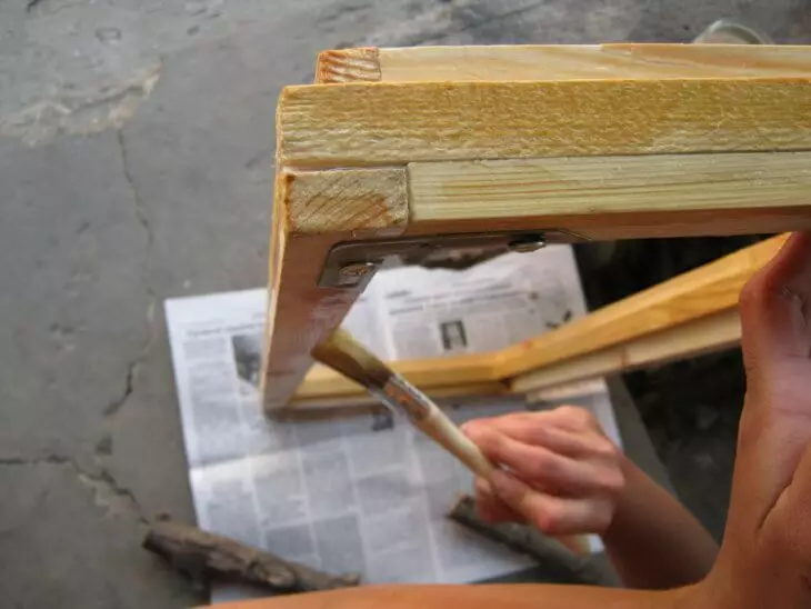 繪畫木窗：技術用自己的手進行工作