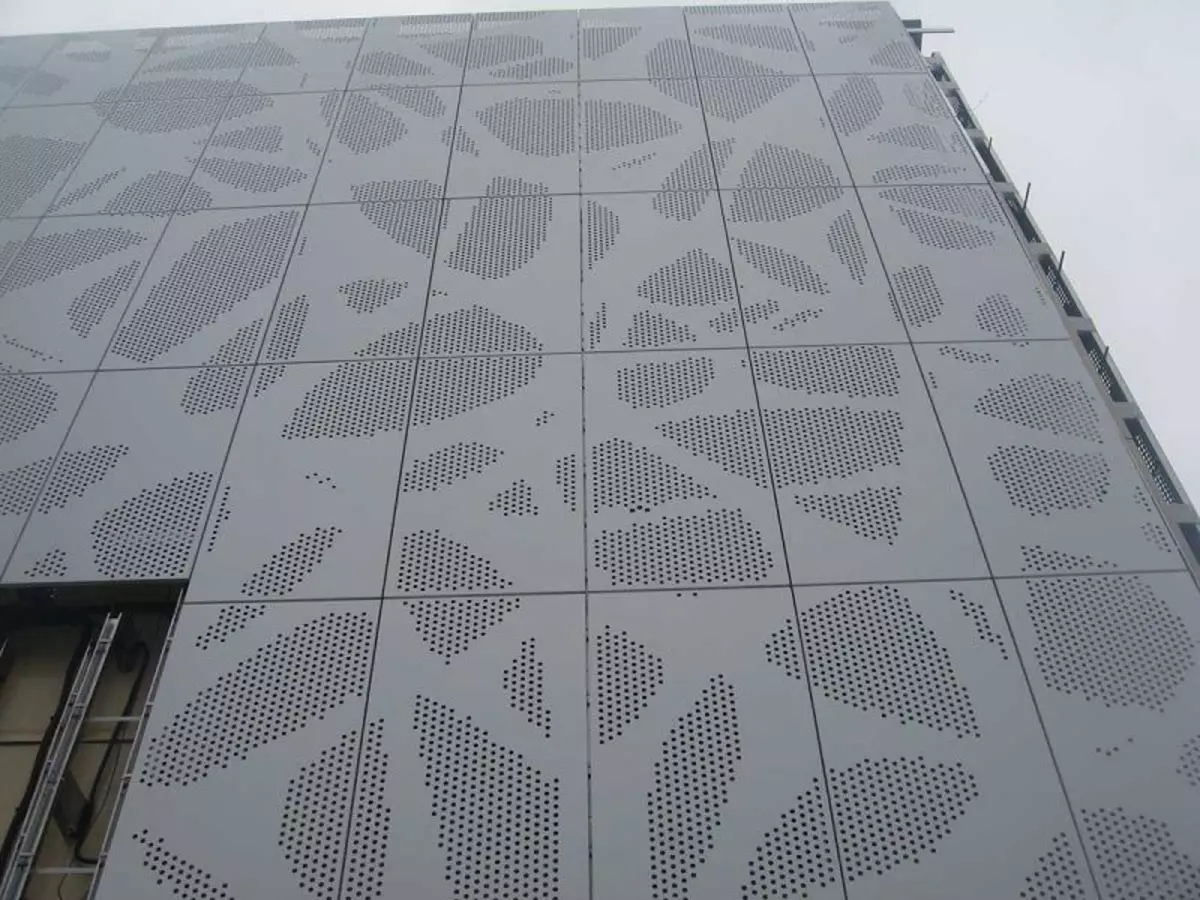 Ventileret facade - monteringsteknologi af monterede facadesystemer med luftgab