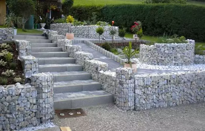 Gabion нь үүнийг ландшафтын дизайны хувьд өөрөө хийдэг (35 зураг)