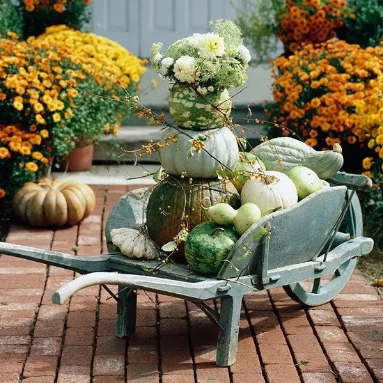 Decorando la casa de campo: artesanías de otoño para el jardín.