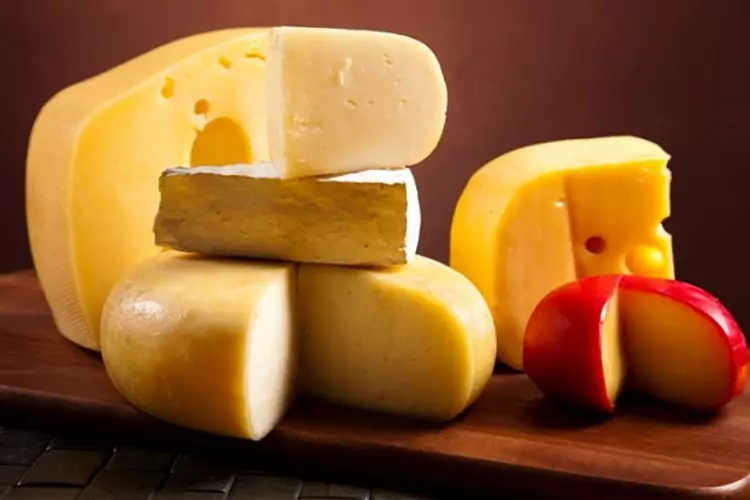 Πώς να αποθηκεύσετε το τυρί στο ψυγείο