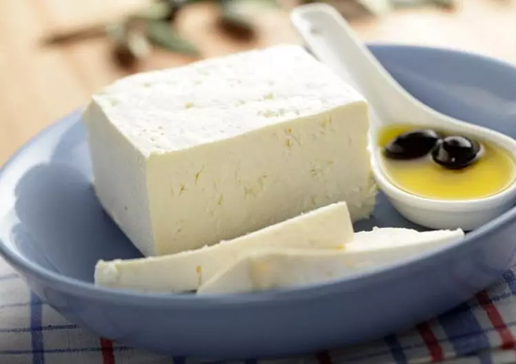 איך לאחסן גבינה במקרר ארוך