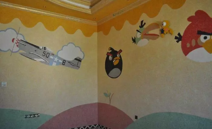 Utilisation de papiers peints liquides pour finir une chambre d'enfants