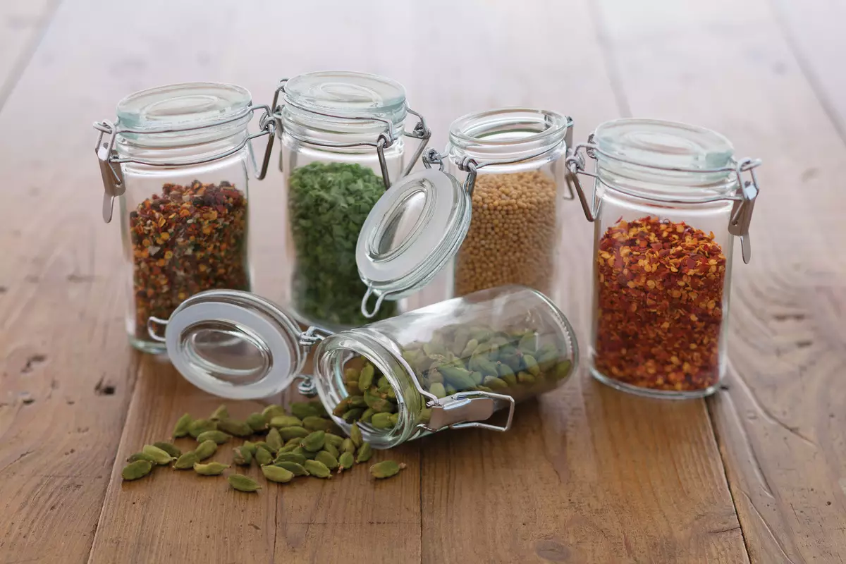 How to store herbs and tea stylishly?