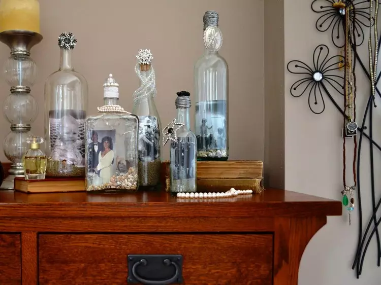 Remeslá zo sklenených fliaš pre domáce a letné chaty (36 fotografií)
