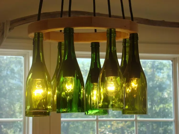 Ev ve yazlık evler için cam şişelerden el sanatları (36 fotoğraf)