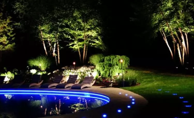 Dekorativní pouliční lampy: Útulné osvětlení pro zahradu a chaty (35 fotek)