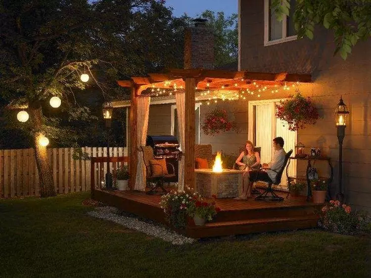 Lampioni decorativi: illuminazione accogliente per il giardino e i cottage (35 foto)