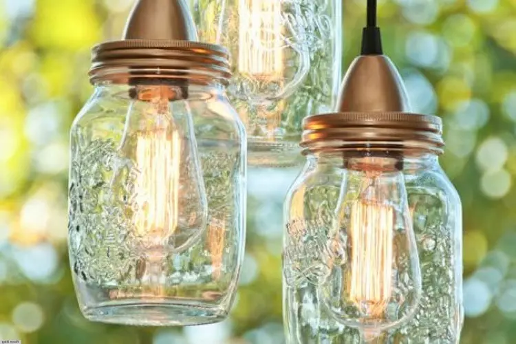 Pandekorasyon Street Lamps: Cozy lighting para sa hardin at cottage (35 mga larawan)