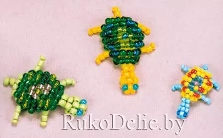 Giunsa paghimo ang usa ka bead keychain sa imong kaugalingon nga mga kamot: Mga laraw alang sa mga nagsugod