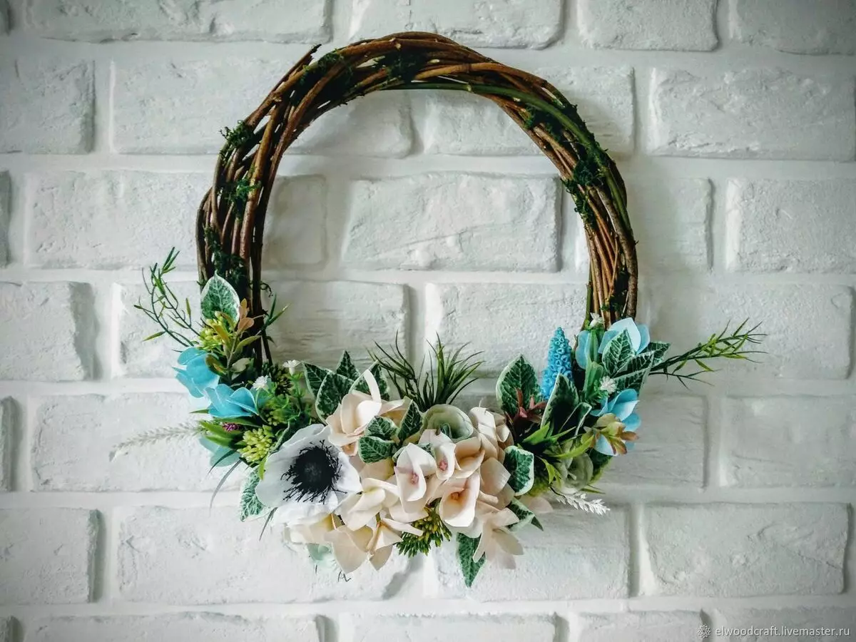 Meriv çawa bi destên xwe re wreaths dekorative ji bo navxweyî çê dike?