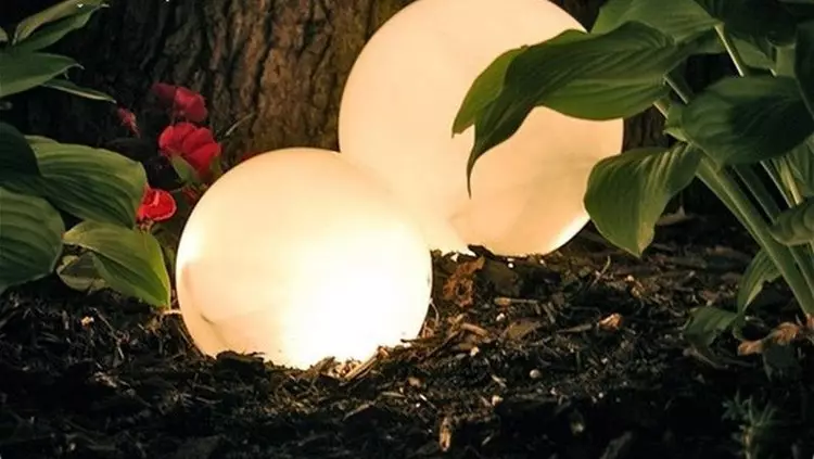 Покритие на улицата го правят сами: 10 елементарни идеи за градински лампи (48 снимки)