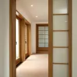 کمرے کے داخلہ میں دروازے