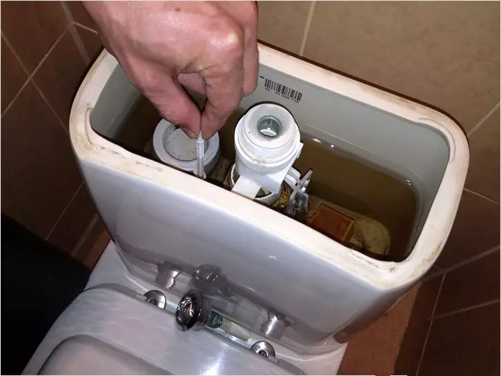 Adjustment of the volume of the flushed tank with their own hands