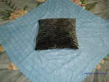 তাদের নিজস্ব হাত দিয়ে আলংকারিক pillows। সৃজনশীল!