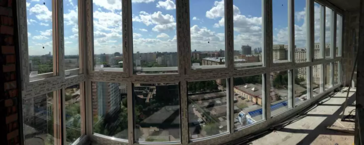 Francia ablakok az erkélyen: Tervezési és telepítési funkciók