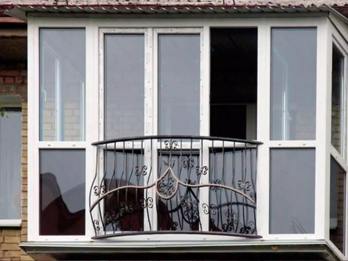 Французский балкон пластиковый