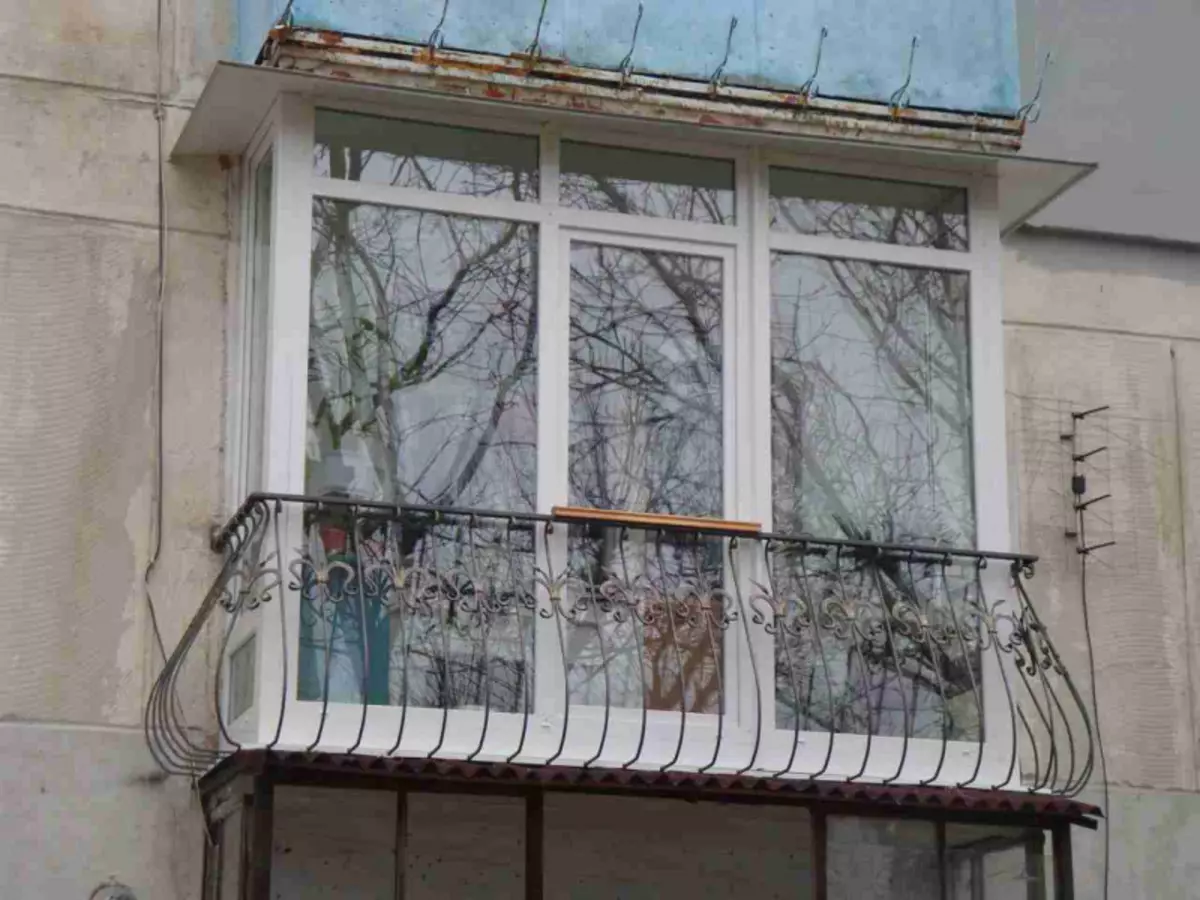 French windows on the balcony: design and installation features