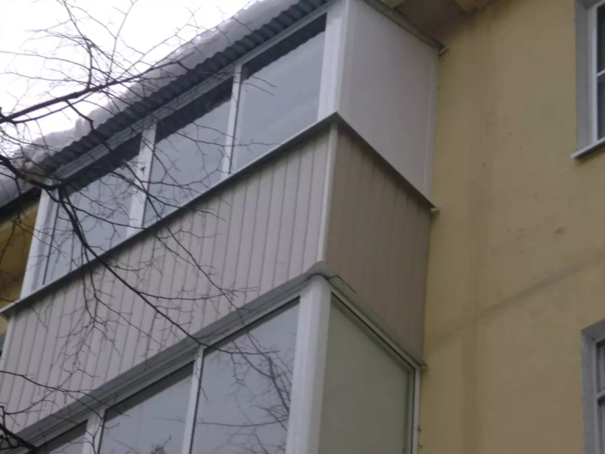 Balcón de acristalamento con teito: illar o último andar