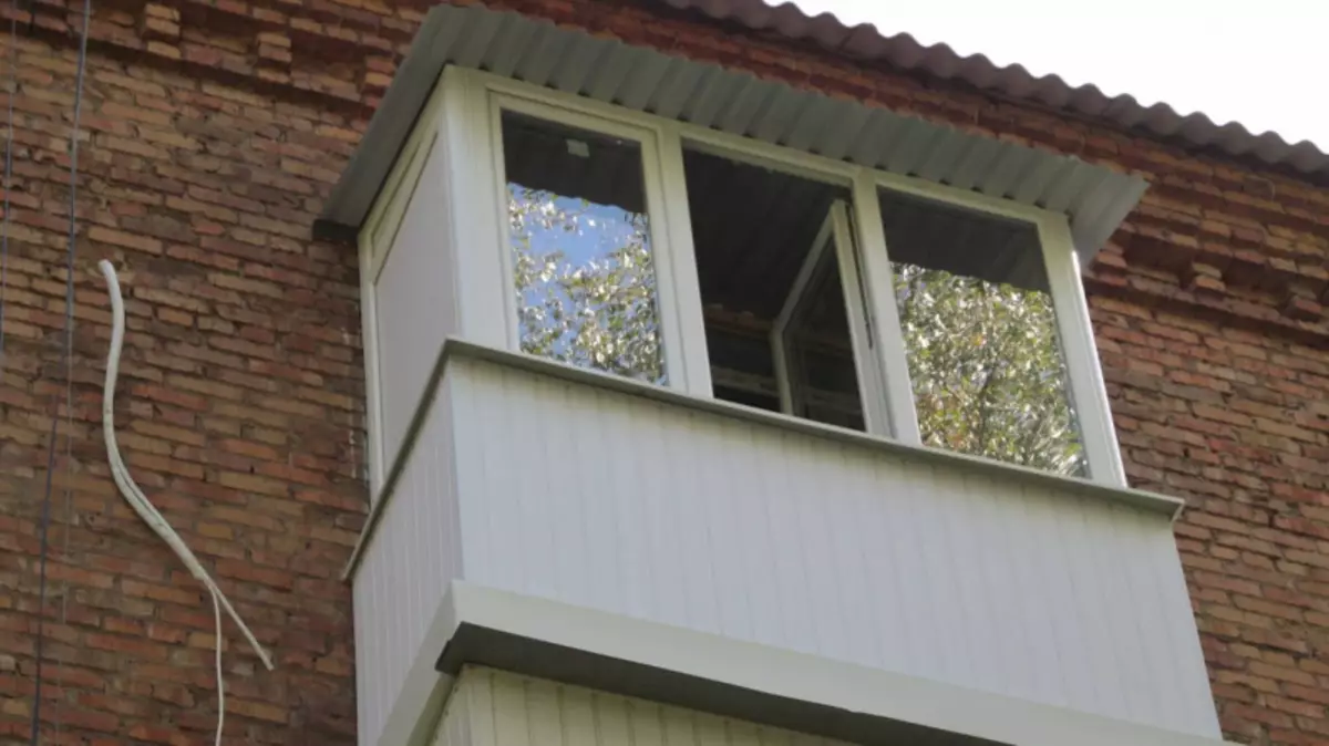 ছাদ সঙ্গে balcony glazing: শেষ মেঝে অন্তরণ