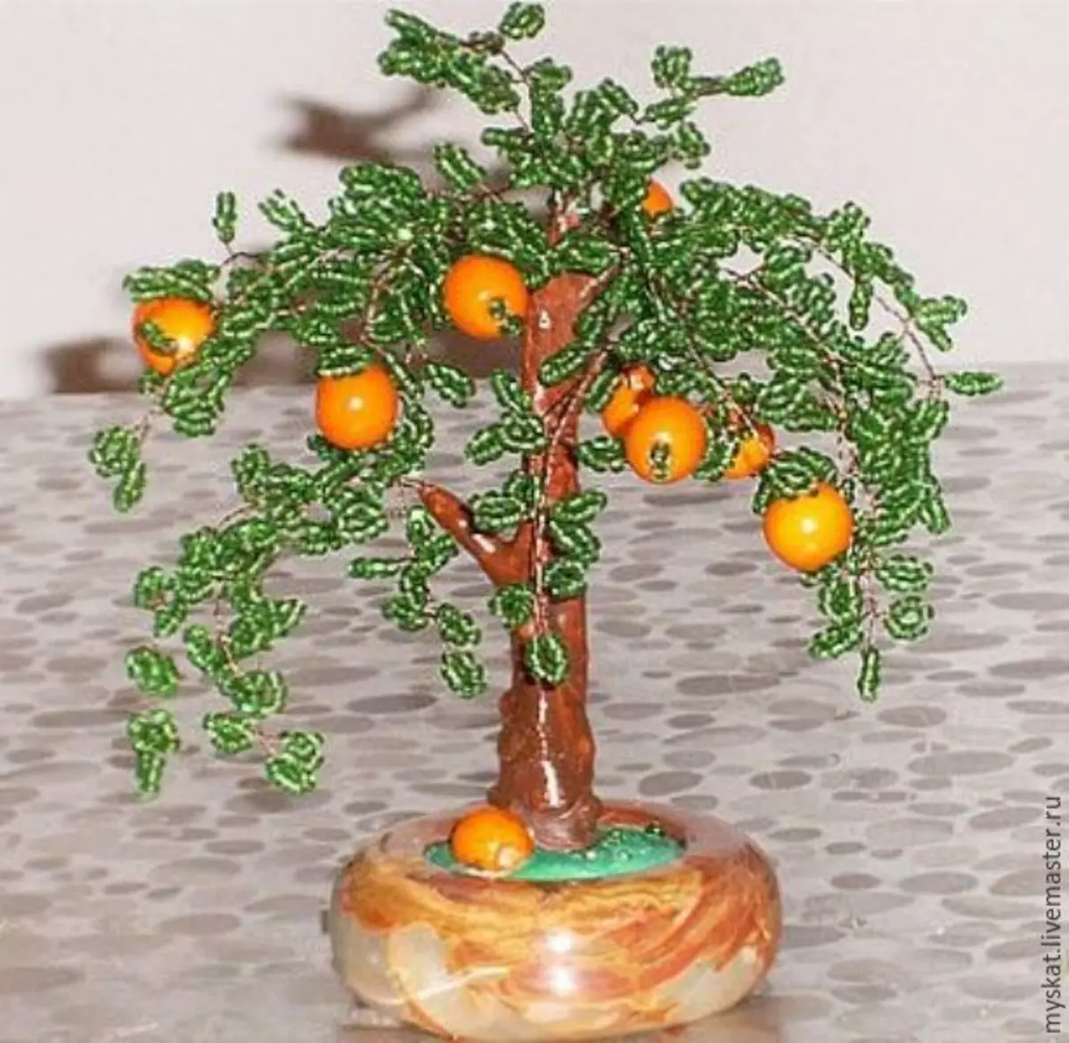 Appelsínugult tré af perlum: kerfi af vefnaður með eigin höndum með mynd