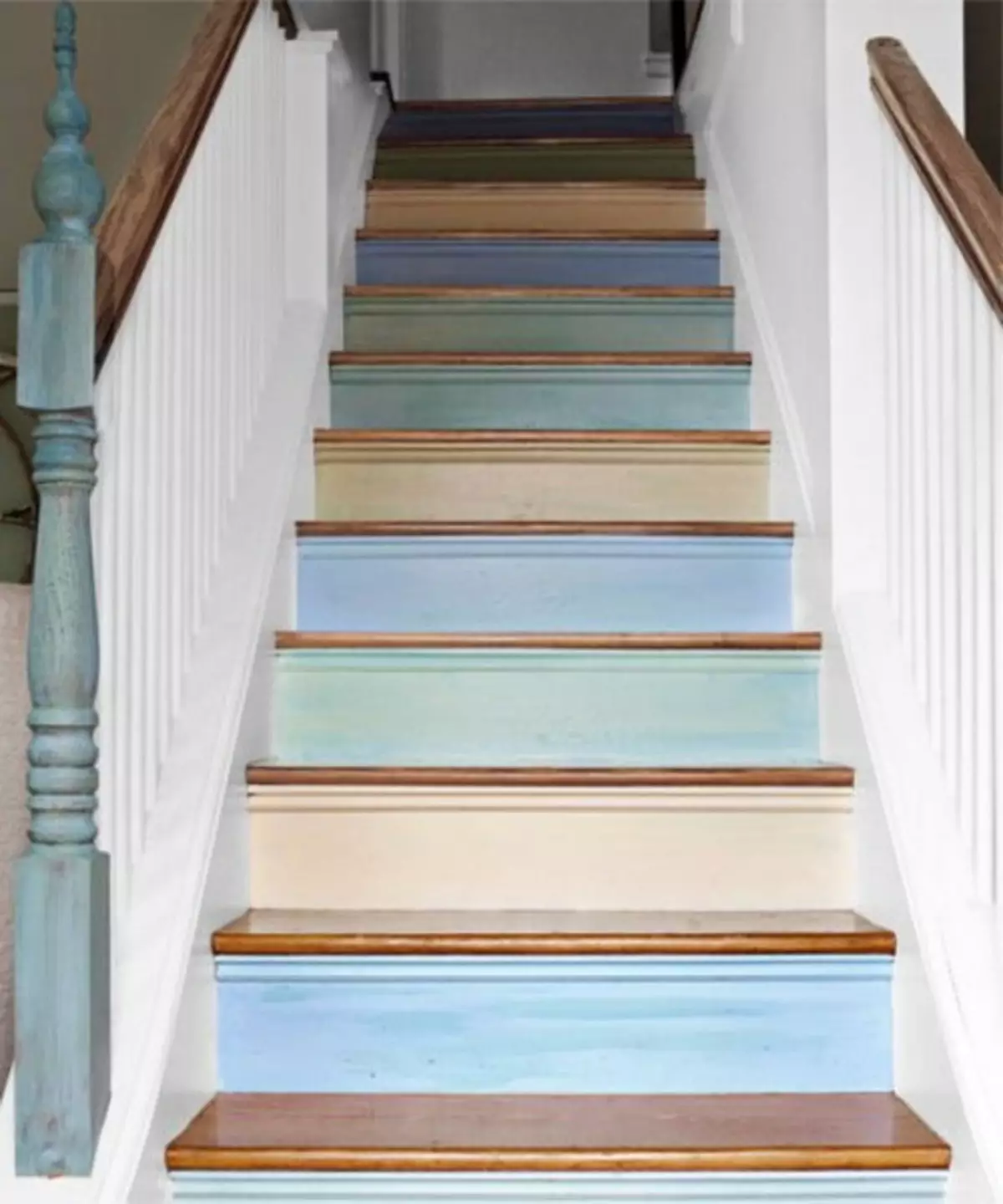 如何装饰房子和小屋的楼梯的步骤（33张照片）