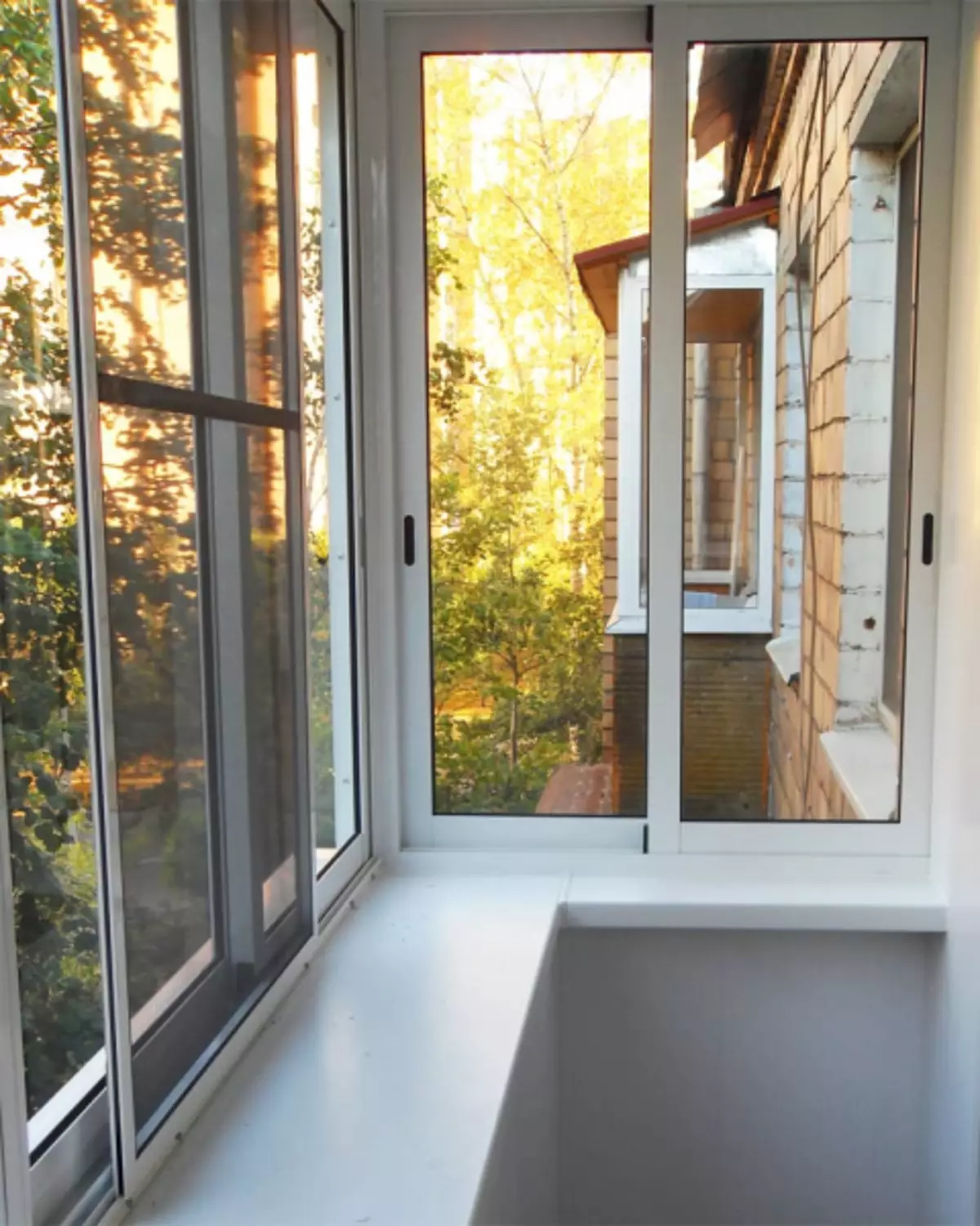 Окна недорого балкон. Алюминиевая система PROVEDAL c640. Металлопластиковый балкон. Пластиковые окна на балкон. Раздвижные окна на балкон.