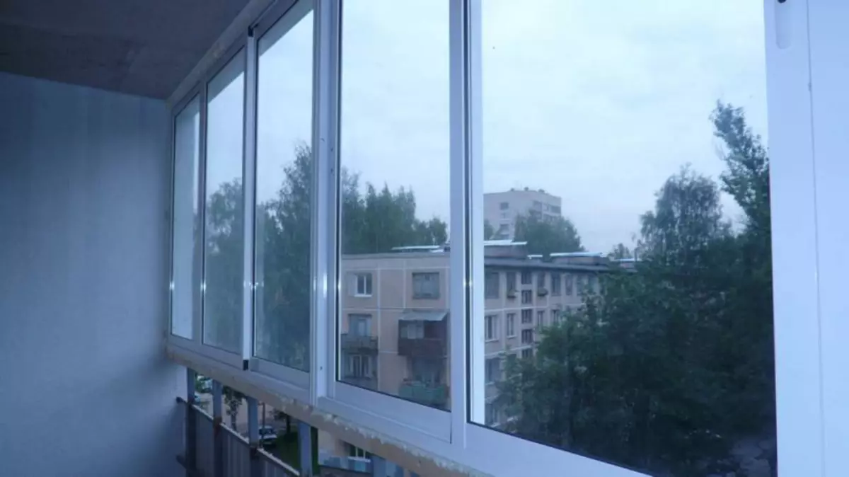 Aluminiowe przesuwane okna na loggii: główne zalety