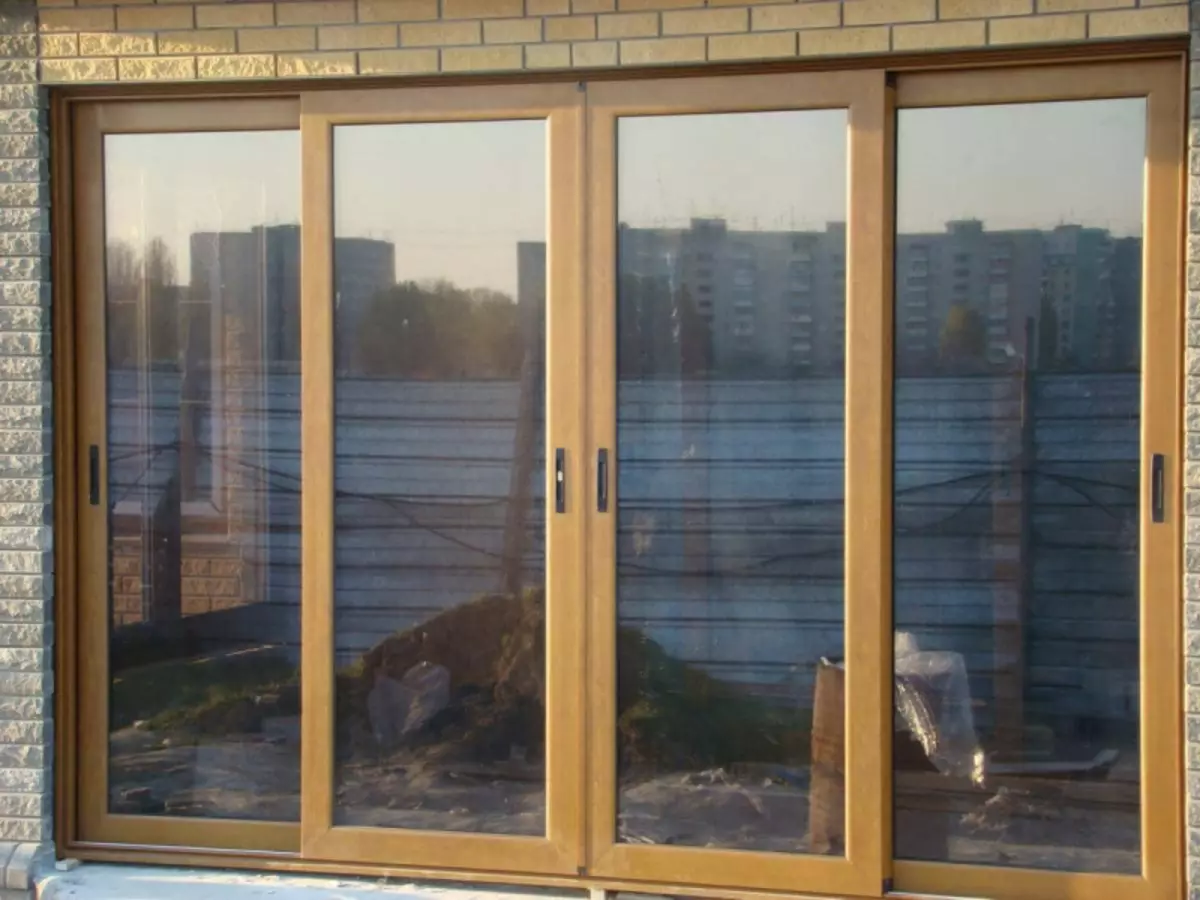 Aluminum sliding windows sa loggya: ang nag-unang mga bentaha