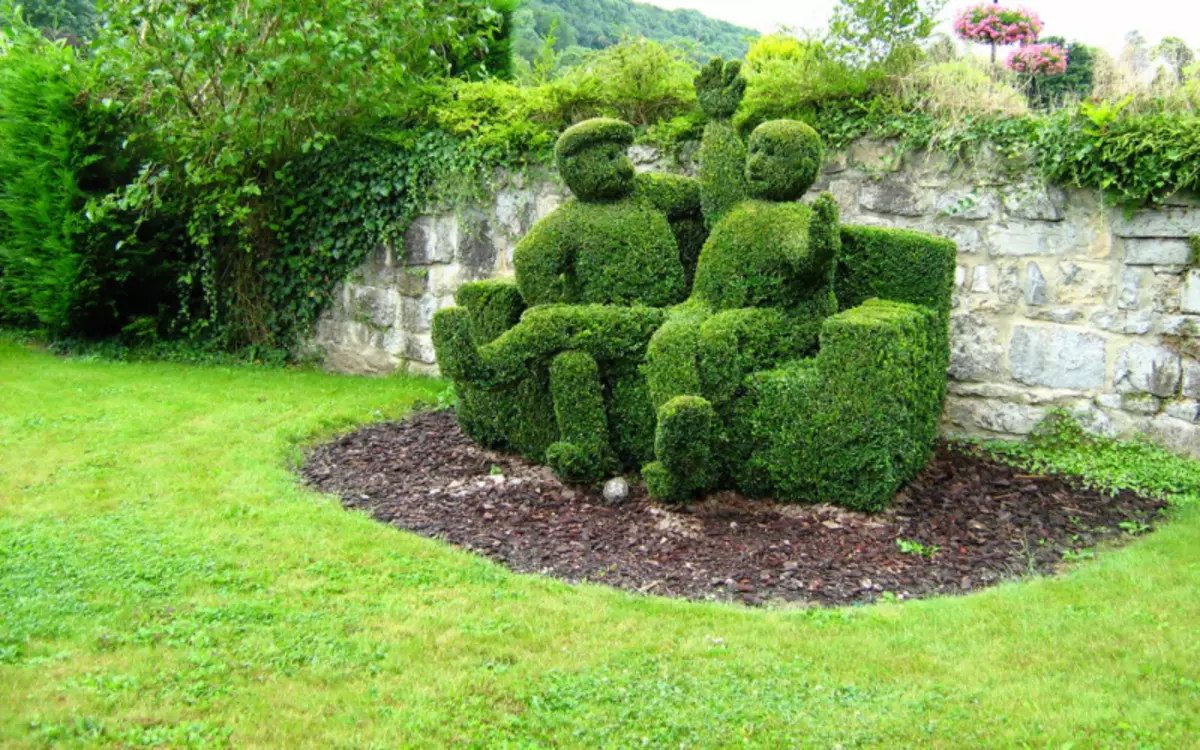 Esculturas de jardín de plantas con sus propias manos.