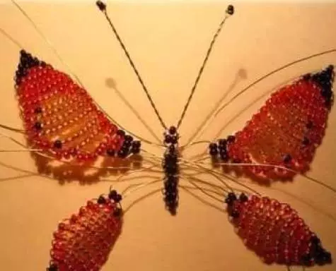 如何从珠子中制作蝴蝶：带照片和视频的逐步说明