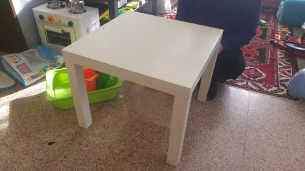 Masa pentru copii pentru Lego o face singur