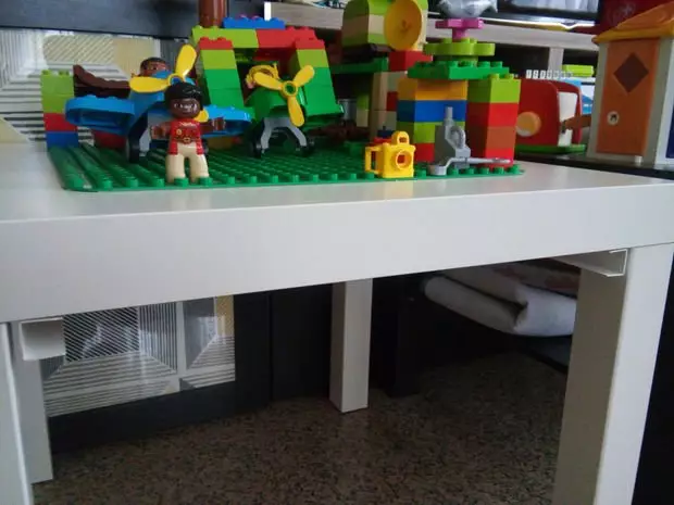 Méja barudak pikeun Lego ngalakukeun éta nyalira