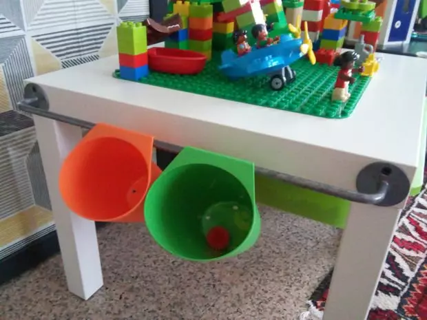 Մանկական սեղան LEGO- ի համար դա արեք ինքներդ