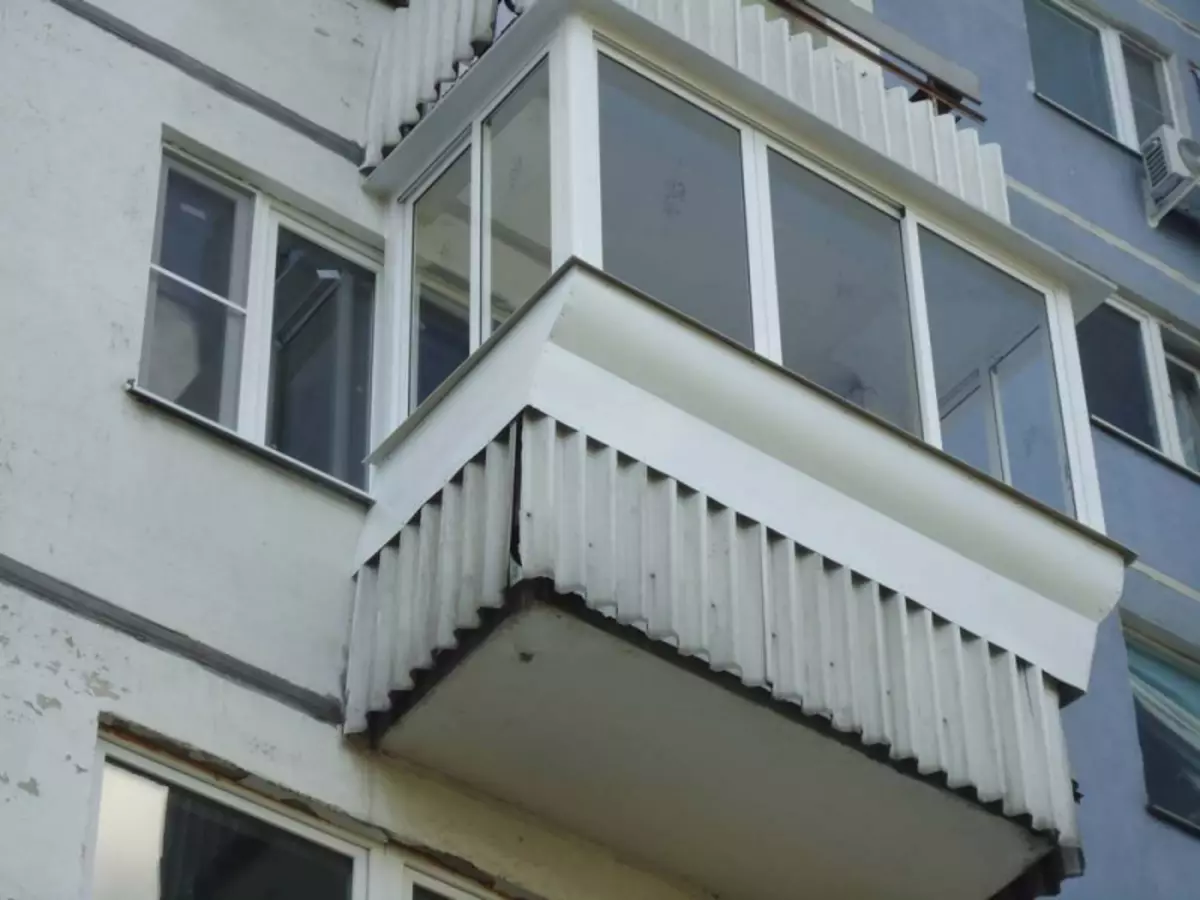Balkon Glazing dengan Penghapusan: Ulasan dan Teknologi