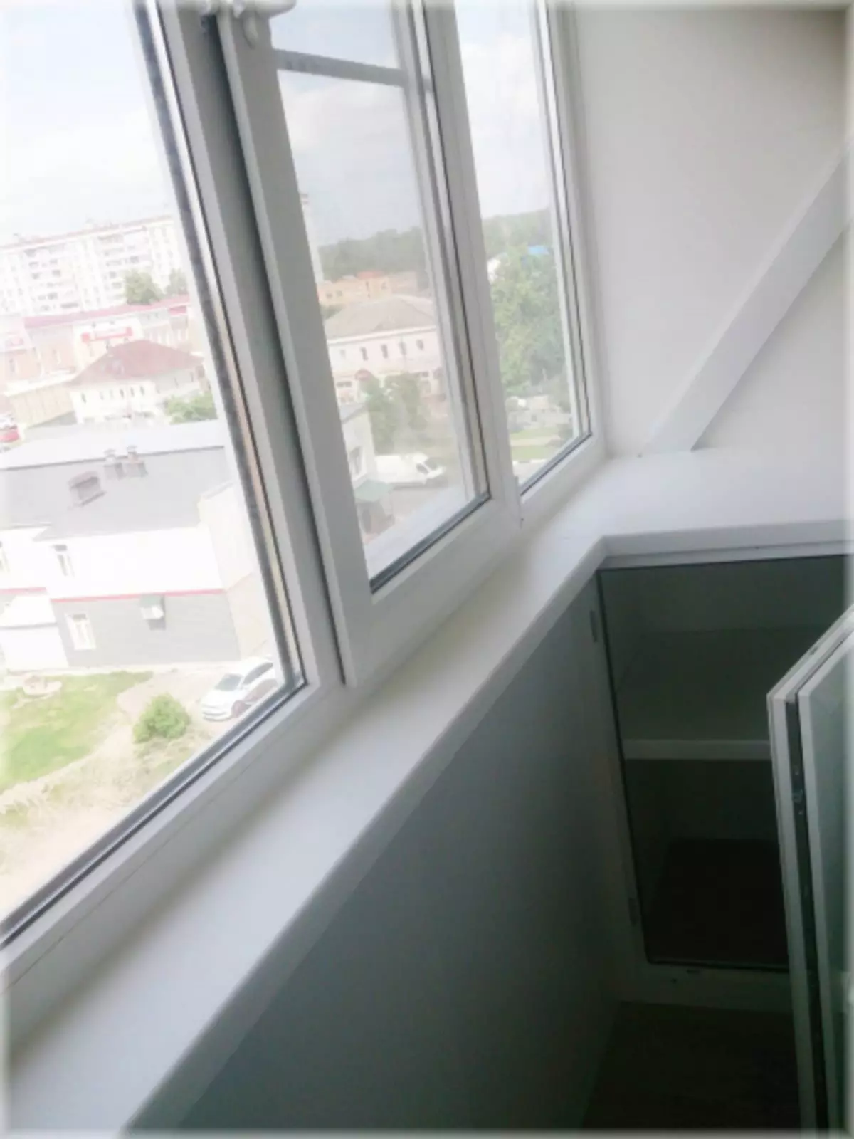 We produceren het balkon in het huis van de P-44-serie of P-44T