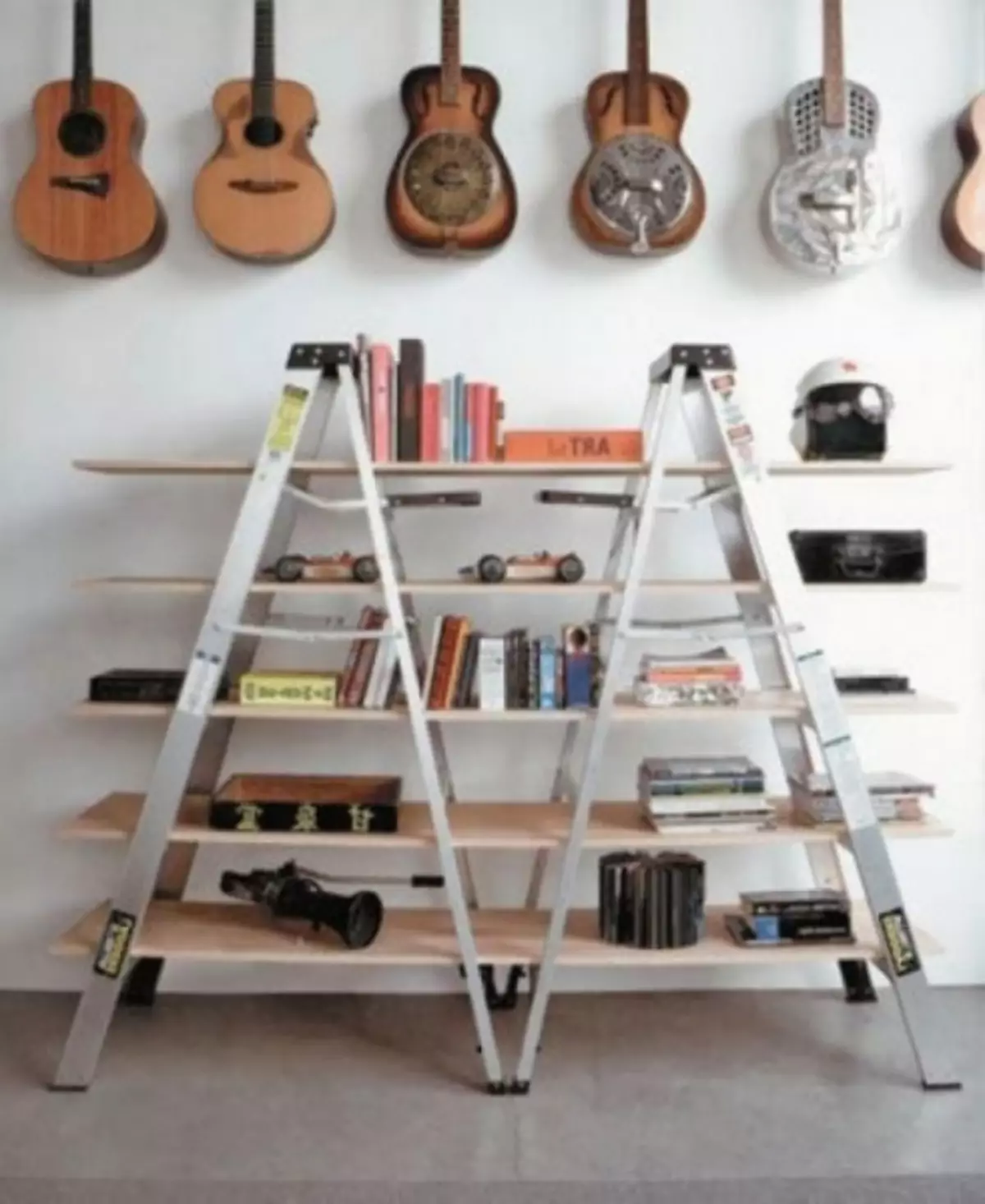 Shelves, stepladers and stairs as an element of garden decoration (41 photos)
