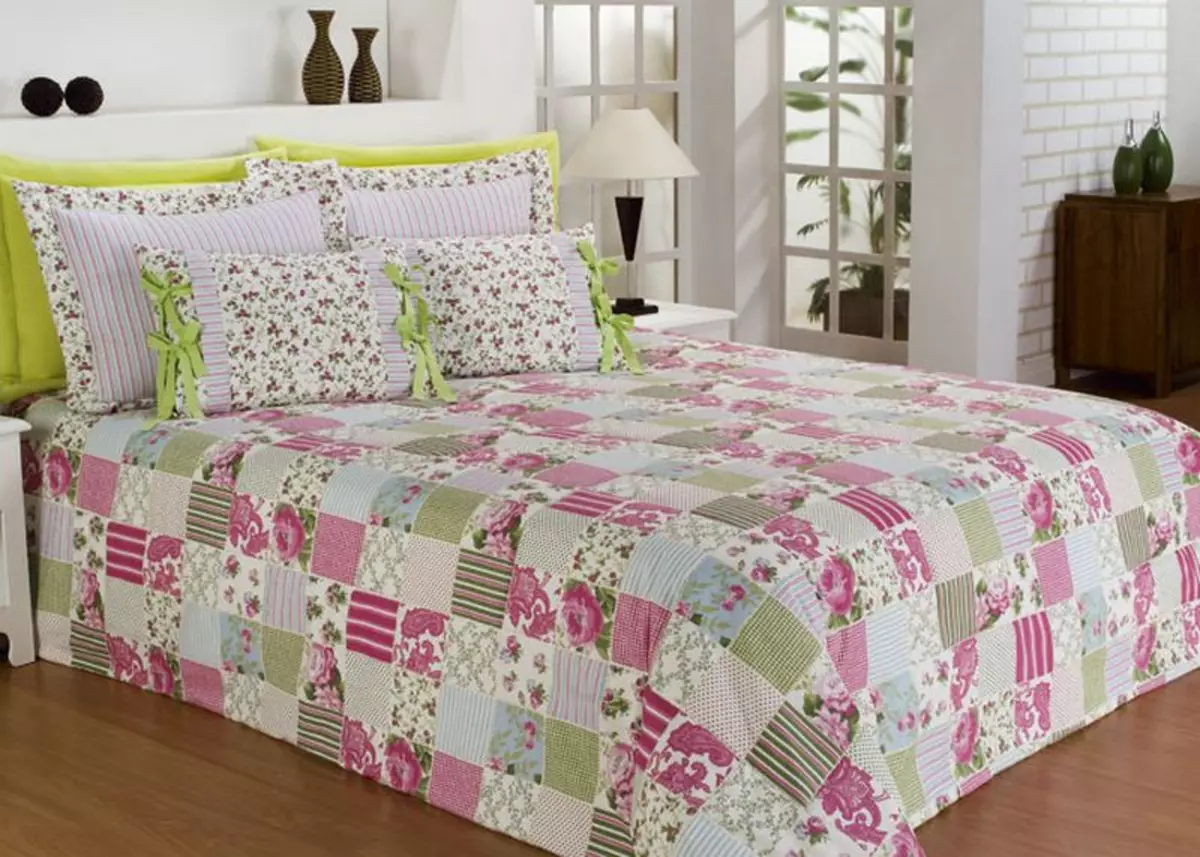 Els cobertors i les cortines per al dormitori ho fan: l'elecció dels materials, la confecció