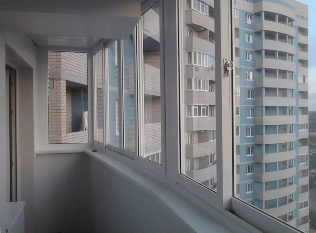 Útulný balkón: Posuvné systémy s vlastnými rukami