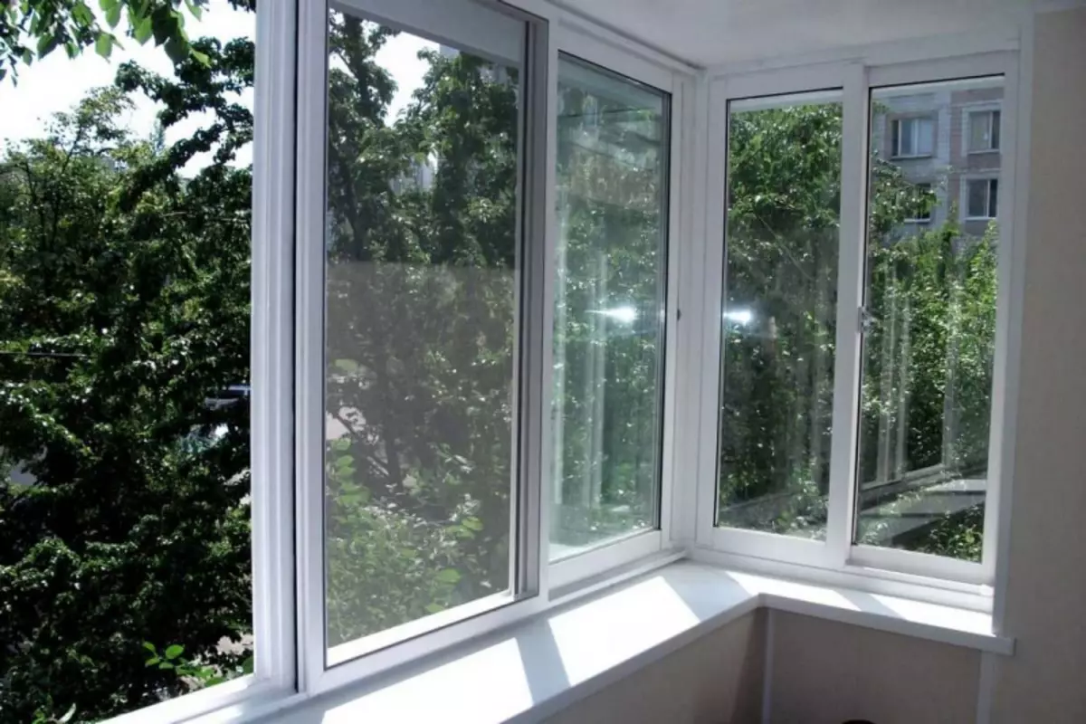 Холодне скління балкона: плюси і мінуси, ідеї і варіанти