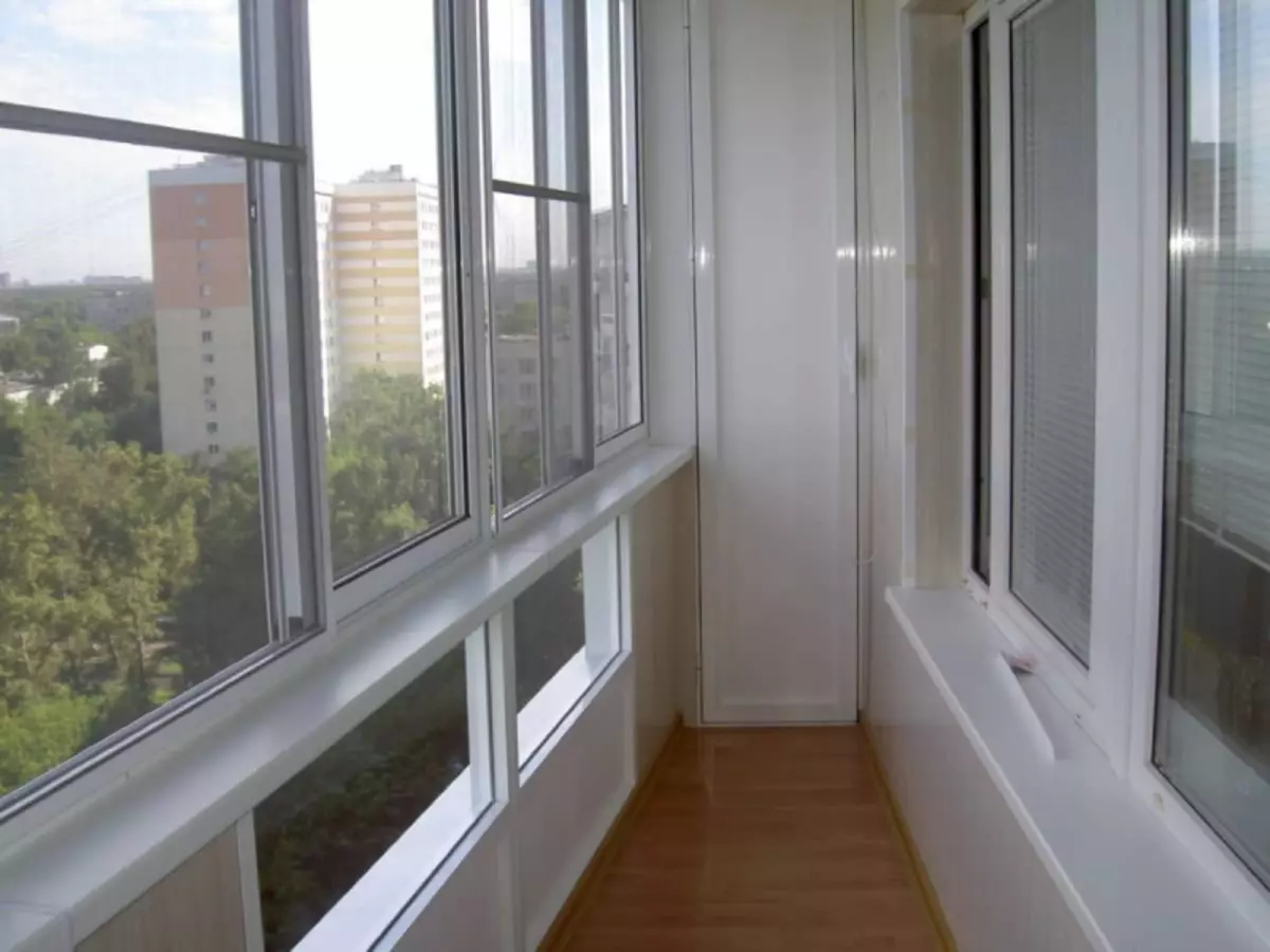Kaltverglasender Balkon: Vor- und Nachteile, Ideen und Optionen