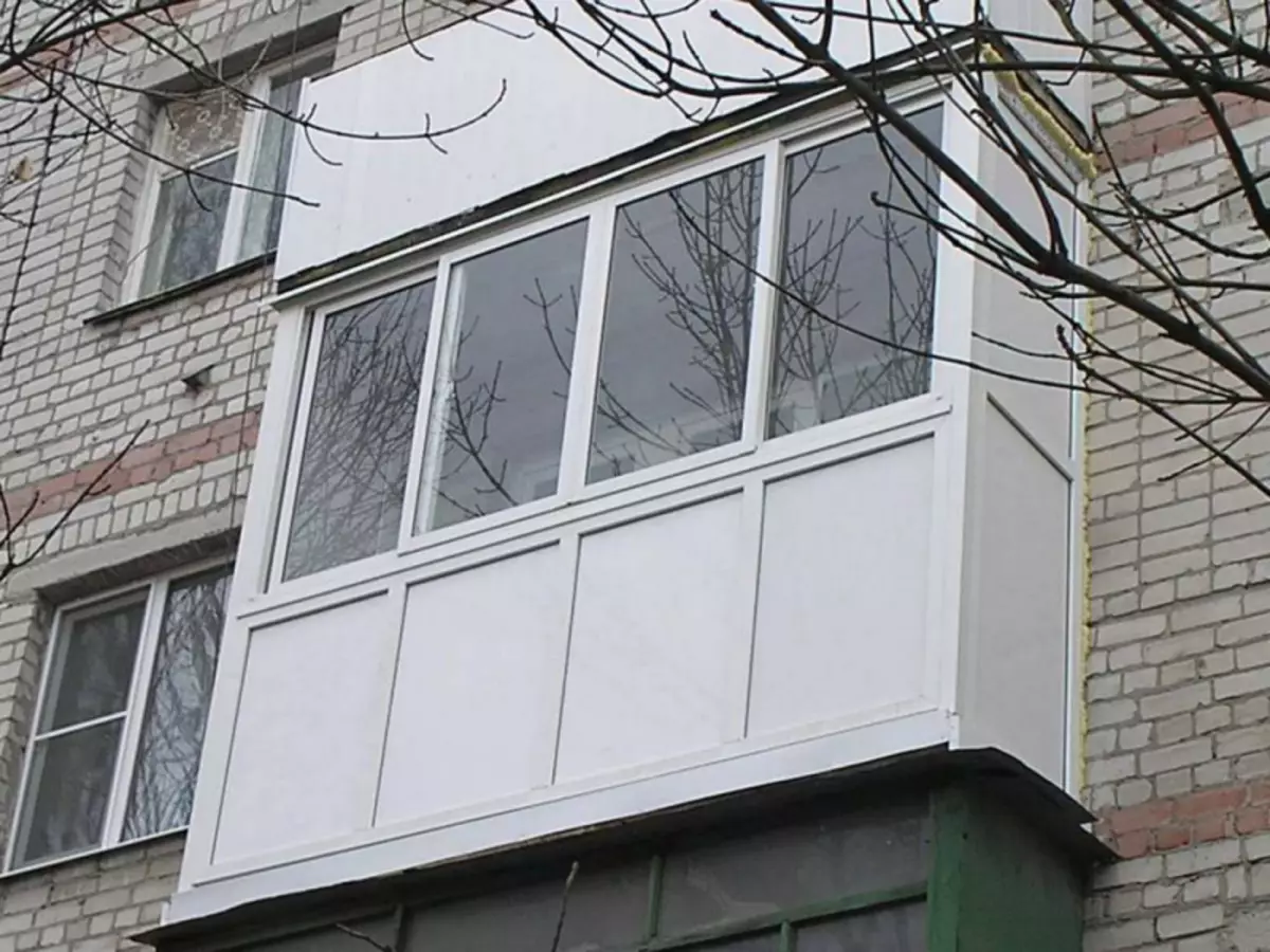 Balcone per vetri freddi: pro e contro, idee e opzioni