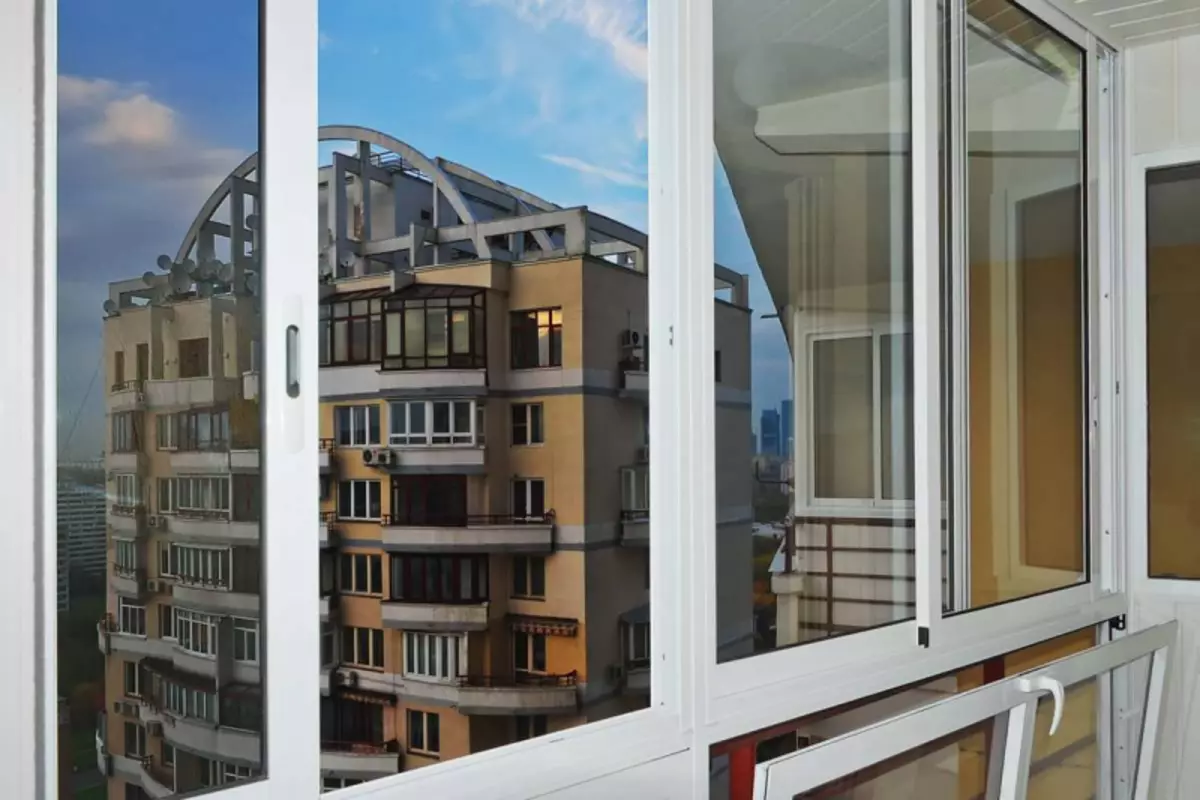 Studený zasklení balkon: Pros a nevýhody, nápady a možnosti