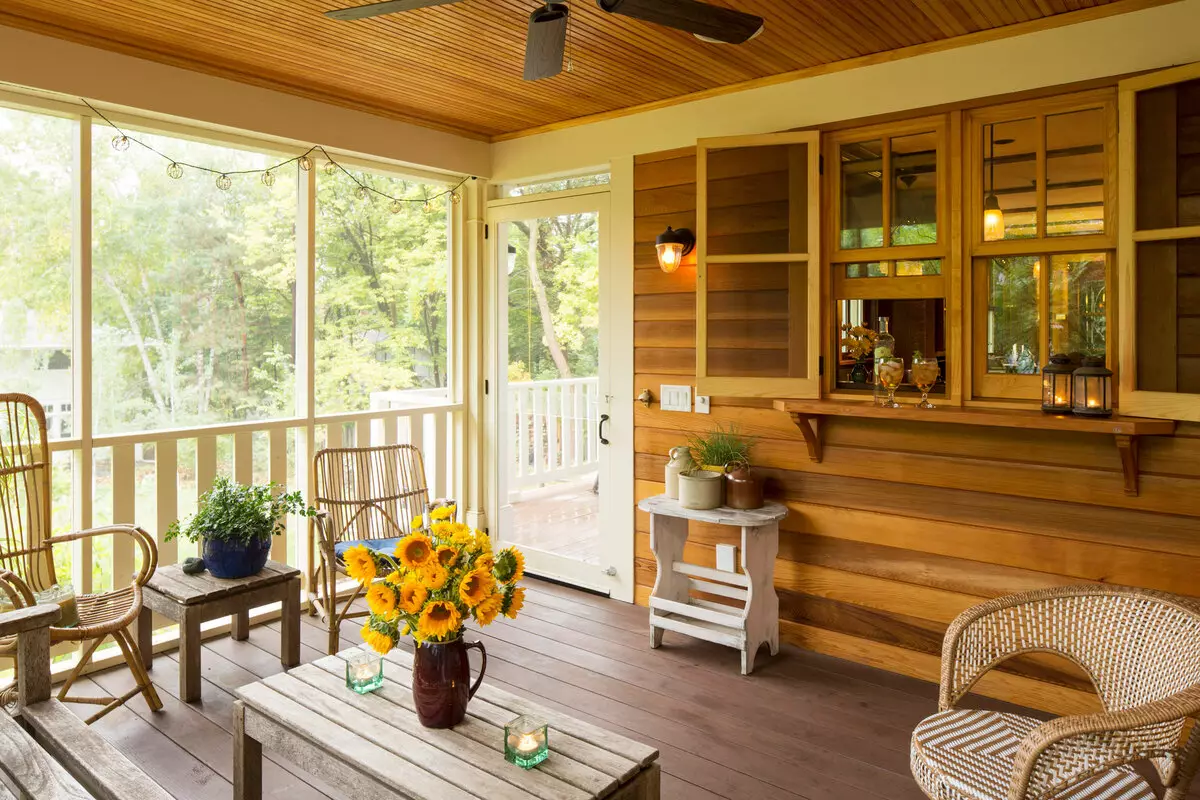 Kā padarīt vasaras verandu valstī stilīgu un skaistu bez maksas?