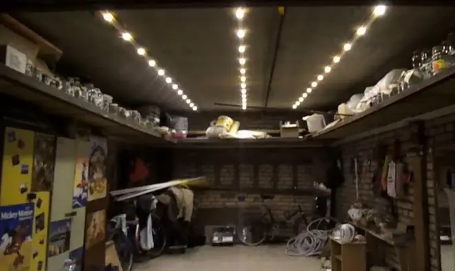 Hoe verlichting te maken in de garage zonder elektriciteit