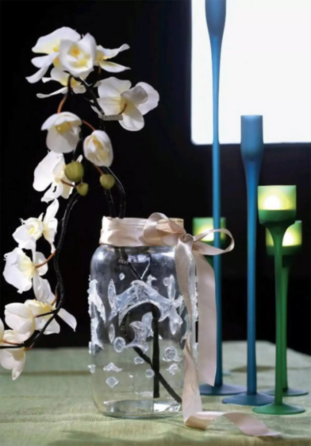 Jak zrobić elegancki wazon z banku z własnymi rękami?