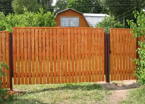 來自木材的小屋柵欄：結構類型